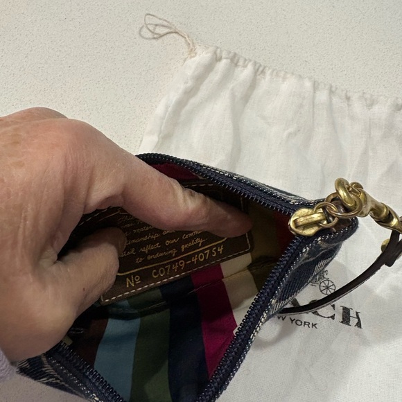 Coach Corner zip wristlet in signature denim & vachetta leather with dusty - Picture 3 of 3